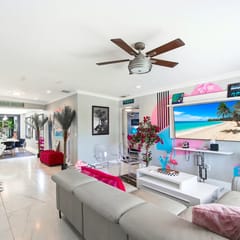 80’s Paradise, golf cart, rooftop deck & heated pool