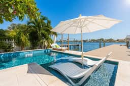 Dolphin Bay - Image 4
