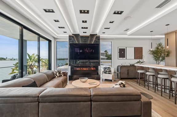 Luxury Estate | Pool, Spa & Golf Simulator - Image 3
