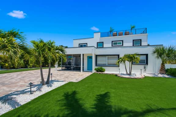 IRB Vice, golf cart, rooftop deck & heated pool