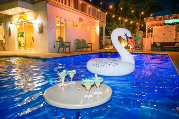 IRB Vice, golf cart, rooftop deck & heated pool